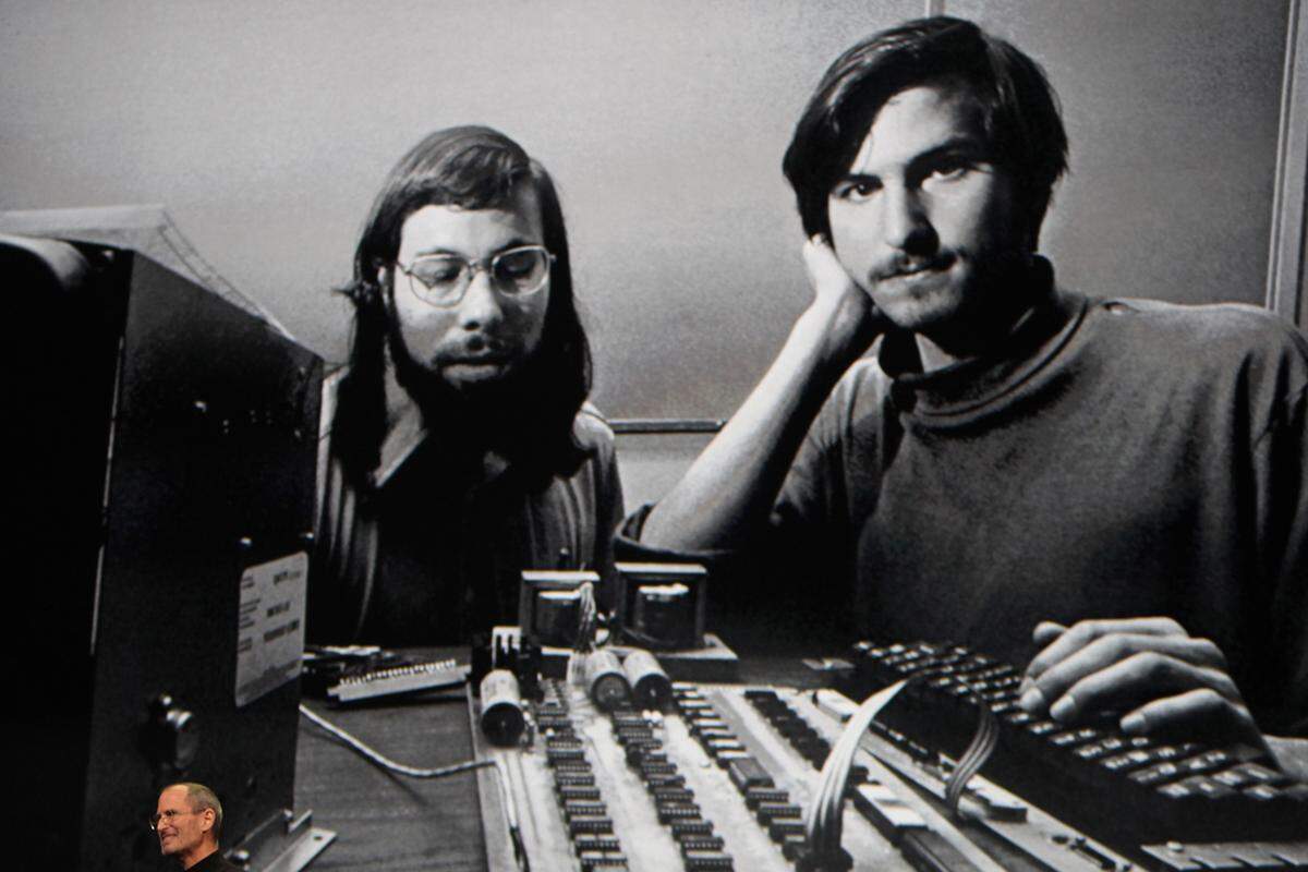 Wozniak war es, der die Idee hatte die Bauteile auf einer einzelnen Platine zu vereinen. Und auch die Software stammte aus der Feder von Wozniak.
