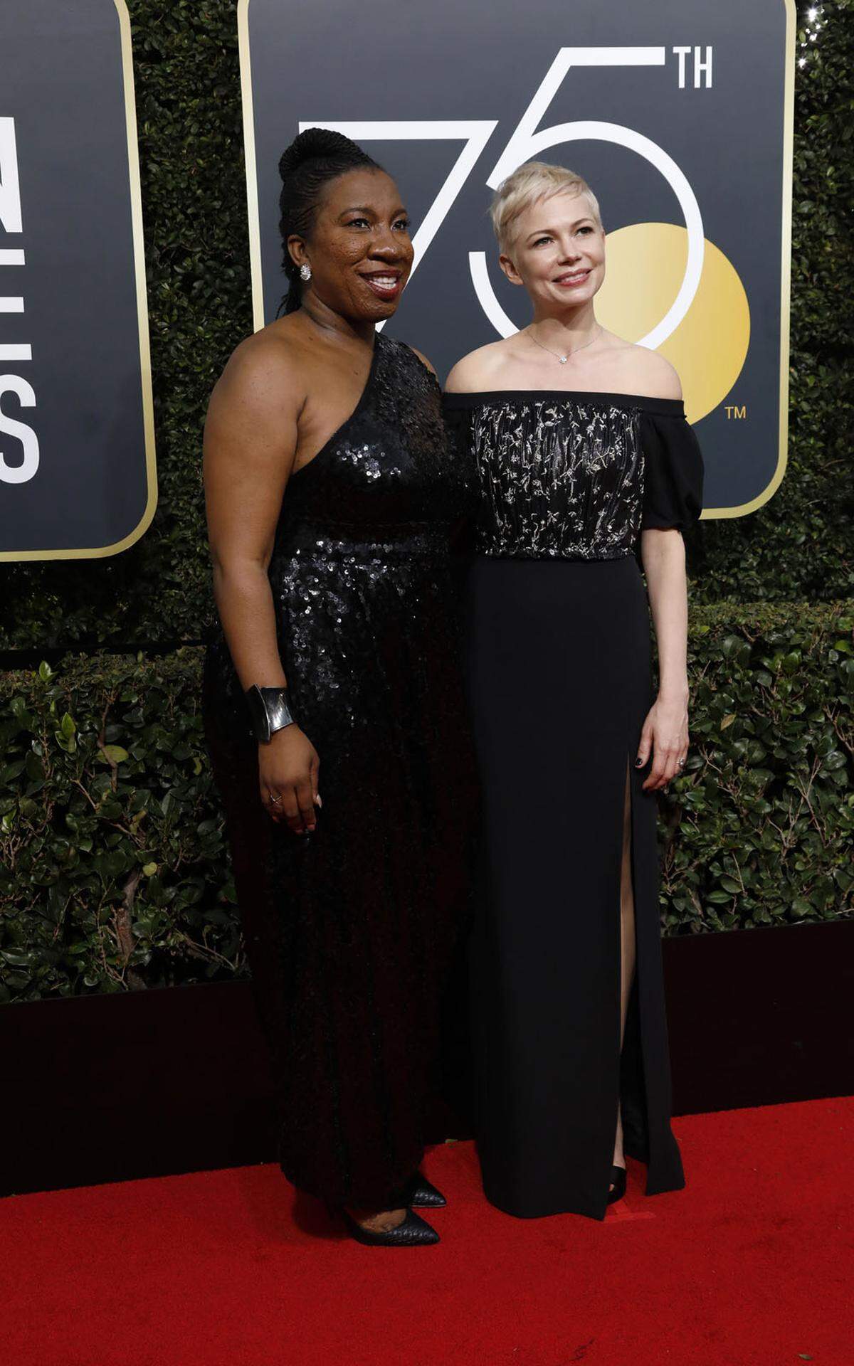 Aktivistin Tarana Burke, die Gründerin der #metoo-Bewegung, mit Michelle Williams in Louis Vuitton.