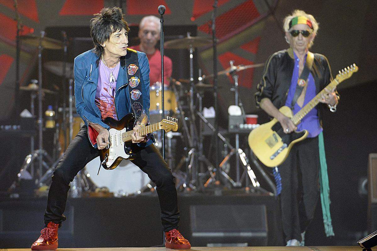 Nach "Brown Sugar" verabschiedete sich Jagger mit einem lauten "Pfiat Euch", ehe die Band für zwei Zugaben auf die Bühne zurückkehrte. Mit dem Chor der Wiener Song-Akademie spielten die Stones das epische "You Can't Always Get What You Want".