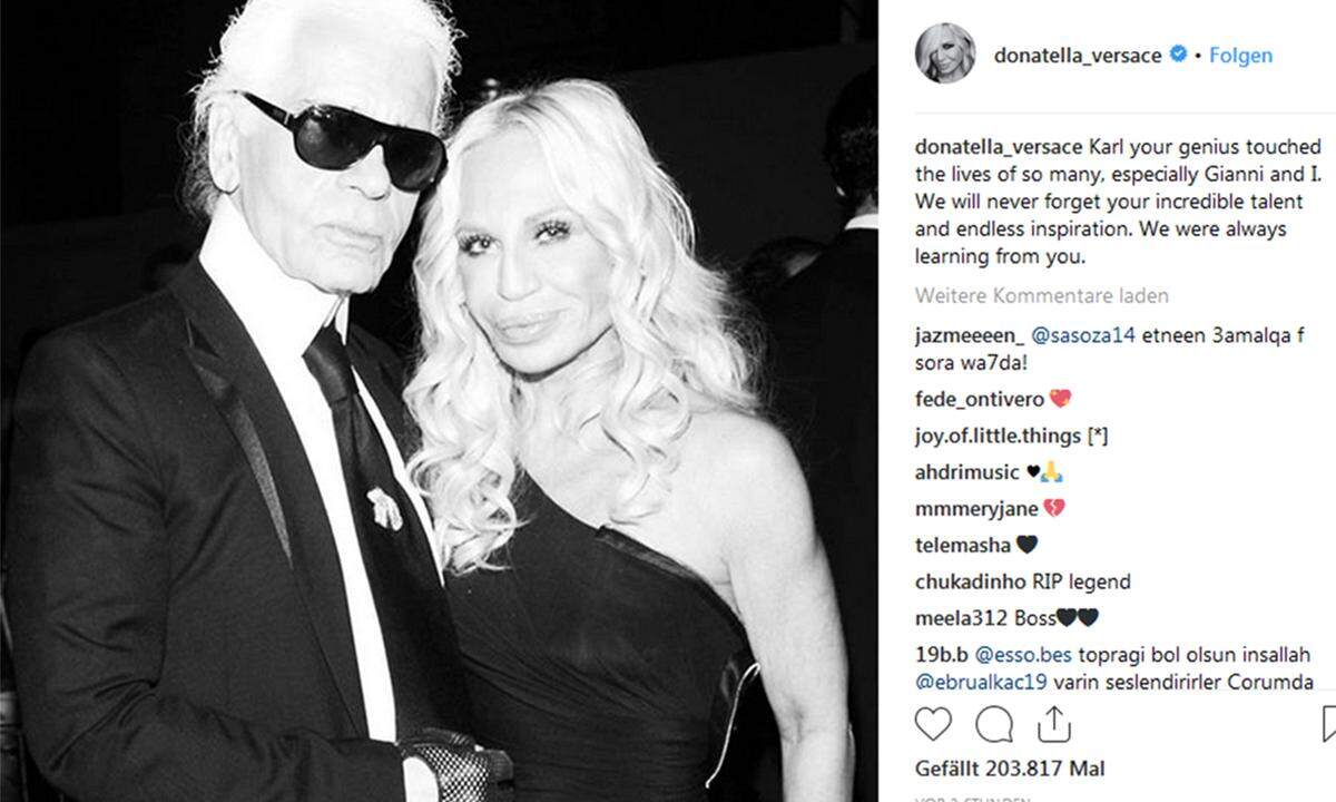 Für Modeschöpferin Donatella Versace war Lagerfeld ein besonderer Mensch: "Karl, dein Genie hat sehr viele Leben berührt, besonders Giannis und meines. Ich werde nie dein unglaubliches Talent und deine endlosen Inspirationen vergessen. Wir haben immer von dir gelernt." 