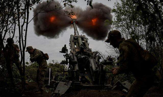 Eine britische M777-Haubitze im Sommer in der Ukraine.