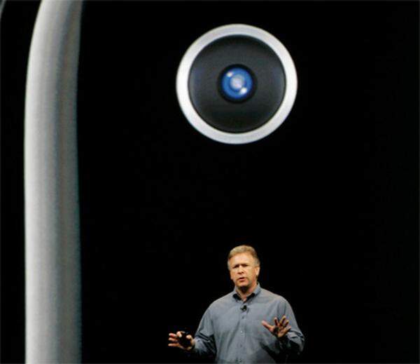 Nicht HAL 9000 oder Big Brother, sondern etwas, das von vielen erhofft und erwartet wurde: eine neue Kamera. Mit drei Megapixel und verbessertem Autofokus, der jetzt mit einem Berührfokus arbeitet, stellt Apple viele Kritiker zufrieden. Die Auflösung ist aber trotzdem nicht mehr "state of the art".