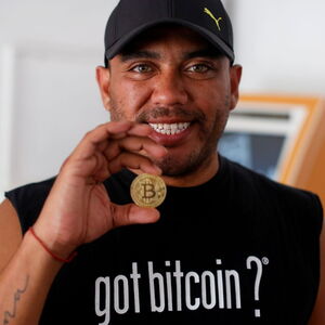 Bitcoin-Fan Carlos Bonilla freut sich, dass Bitcoin nun offizielles Zahlungsmittel in El Salvador ist.