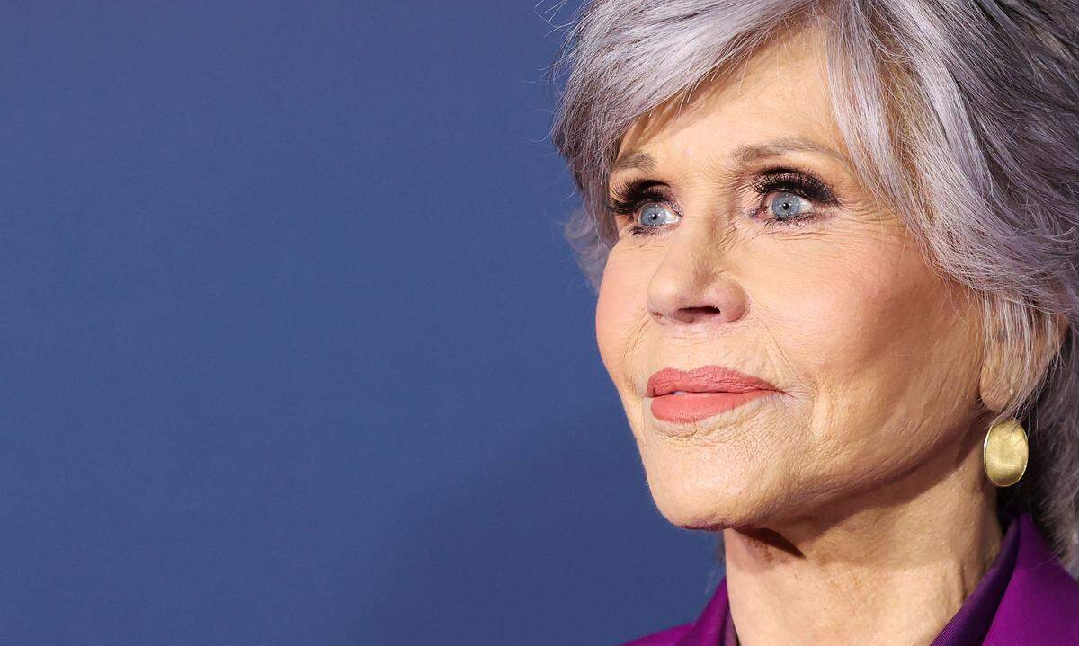Nach der zweijährigen Pause wird der mittlerweile 90-Jährige heuer von der US-amerikanischen Schauspielerin Jane Fonda begleitet. Zu ihren Museumsbesuchen in Wien wollte sie ihn allerdings nicht mitnehmen, auch sonst sei seine Anwesenheit nicht erwünscht, beteuerte er gegenüber der APA. "Ich bin zu nichts zugelassen". Das war nicht immer so. Wir drehen die Zeit zurück.  