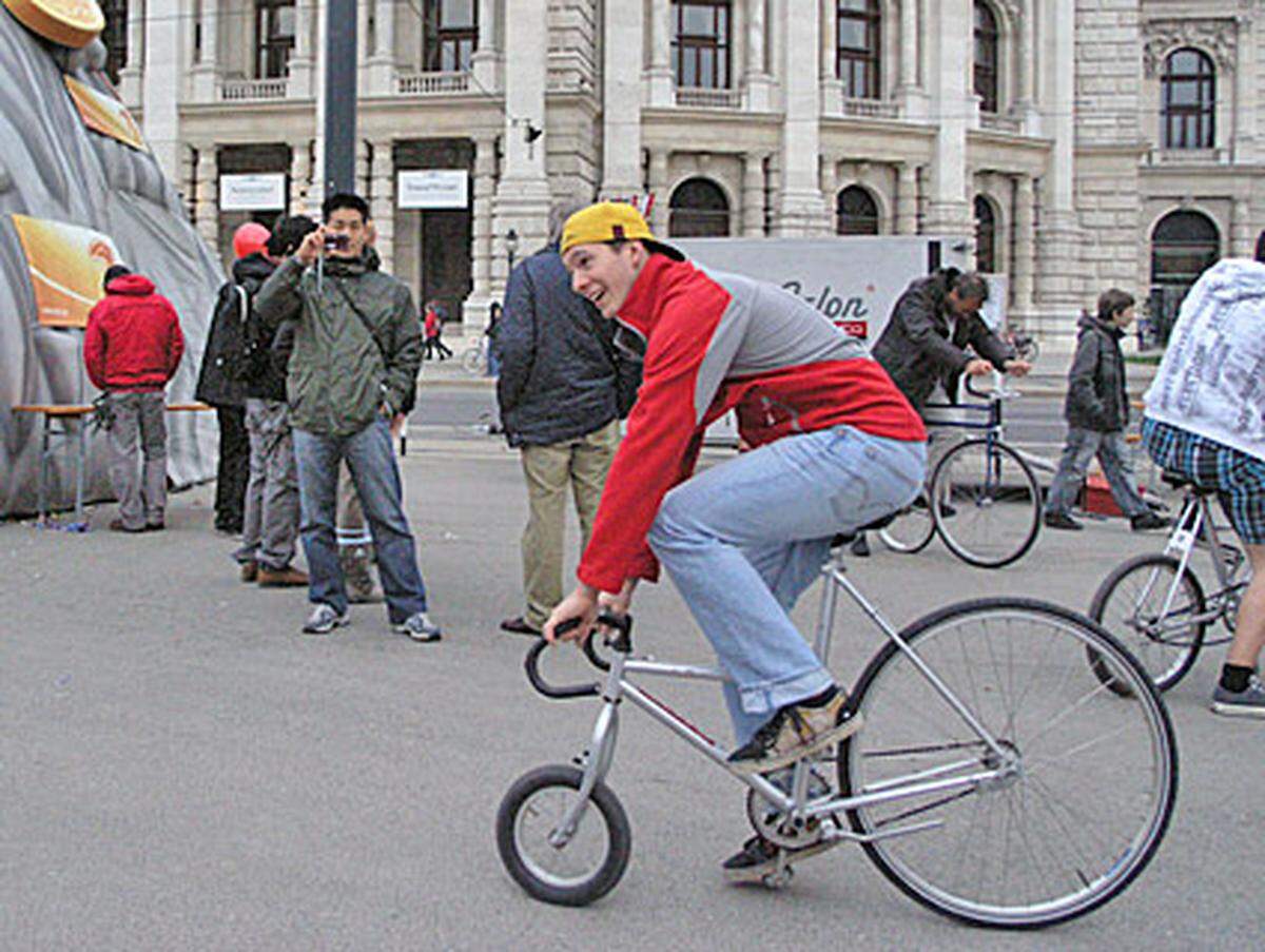 "Sinnlose" Modelle wie dieses Rad mit geschrumpftem Vorderrad konnte man auch selbst testen.