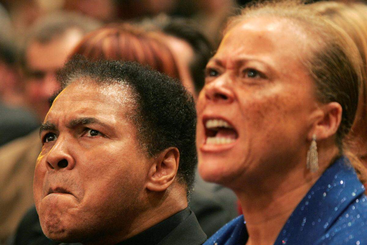 Muhammad Ali und seine Frau Lonnie haben regelmäßig die Kämpfe ihrer Tochter verfolgt.