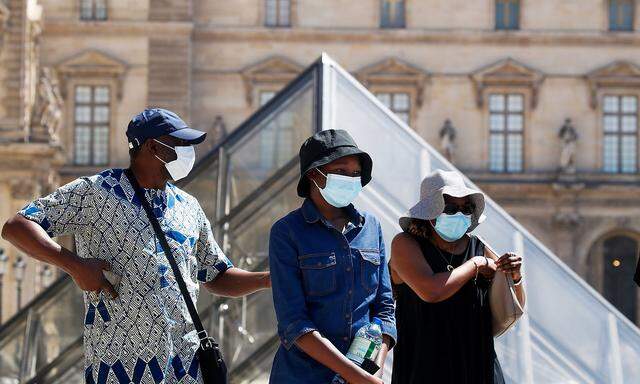 FILE PHOTO: France reinforces mask-wearing to curb virus spread