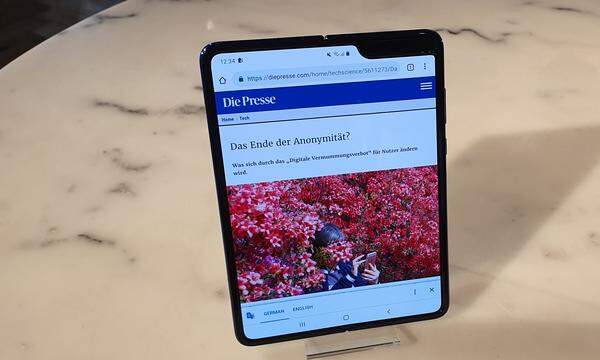 Das Galaxy Fold sichert sich damit die Pole-Position. Huawei will erst im Sommer das Mate X auf den Markt bringen. In London wurde Journalisten die Möglichkeit geboten, vor dem Verkaufsstart das Gerät erstmals auszuprobieren. Bislang war das Gerät nämlich nur einmal öffentlich gezeigt worden, hinter Glas. >>> Die Messe der unberührbaren Smartphone-Zukunft [Glosse]  