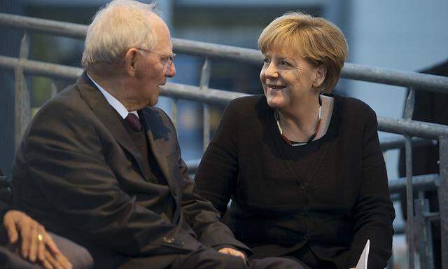 Wolfgang Schäuble und Angela Merkel ringen in der CDU/CSU um einen Kurs in der Flüchtlingsfrage.