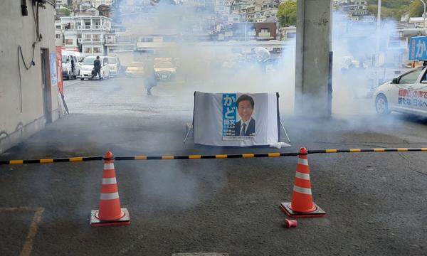 Explosion heard near Japanese PM Kishida's outdoor speech, in Saikazaki, Wakayama Prefecture