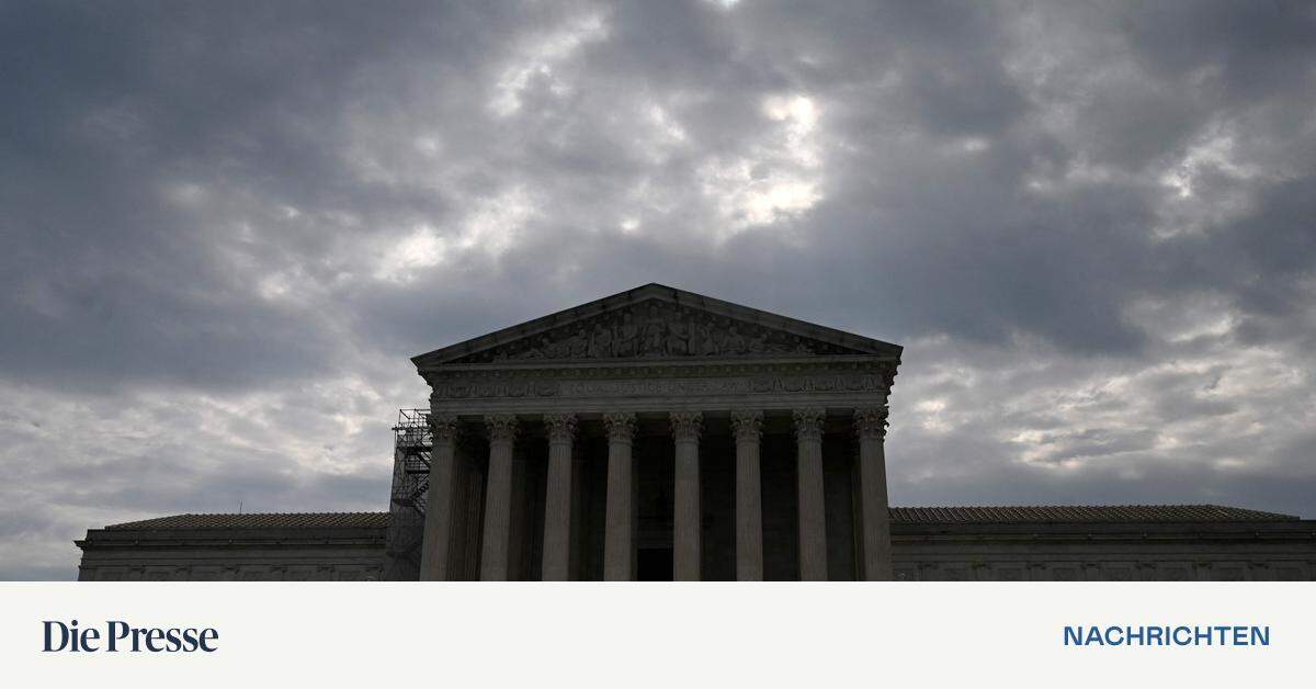 The US Supreme Court prohibits favoring students on the basis of skin color