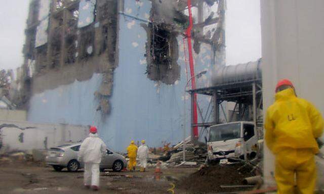 Ein Archivbild (22. März) vom Gelände des Unglücks-AKW Fukushima.
