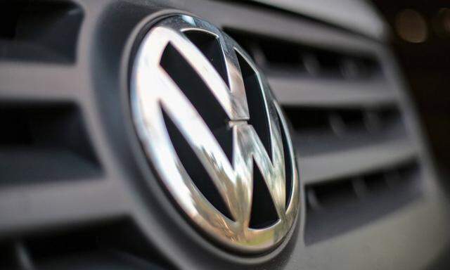 Solingen Themenbild Symbol VW Volkswagen Logo Emblem schwarz Caddy 1 9 TDI Themenbild Symbo