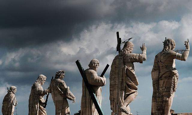 Statuen sind das Abbild männlicher Prominenter - in Padua wie im Vatikan.