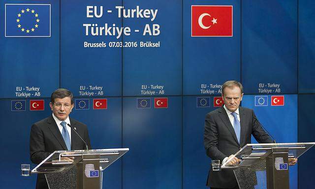 Der türkische Premier Ahmet Davutoglu und Donald Tusk 