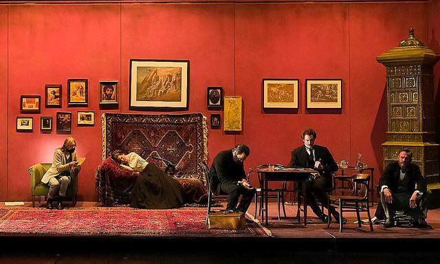 Bei Dr. Freud (eine Zuseherin spielt ihn): die Ehefrau (Alexandra Henkel) auf der Couch, rechts seine Freunde (Philip Hauß, Tim Werths, Johannes Zirner).