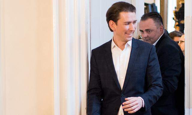 Archivbild: Sebastian Kurz (l.) und Hans Peter Doskozil 2017 bei der Präsentation das rot-schwarzen Koalitionspakts.