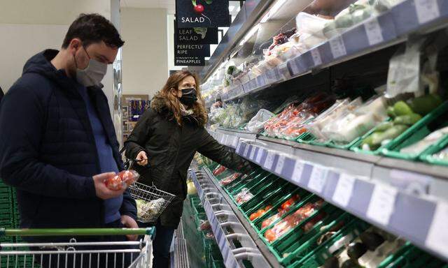 Die rasante Inflation treibt viele Briten in die Armut. Die Löhne steigen kaum, Lebensmittel und Energie werden teurer. 