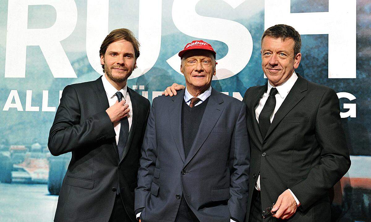 Am Montagabend feierte er in Wien Premiere. Hauptdarsteller Daniel Bruhl, Niki Lauda der in Wien lebende britische Drehbuchautor Peter Morgan stellten "Rush" im Gartenbaukino vor.