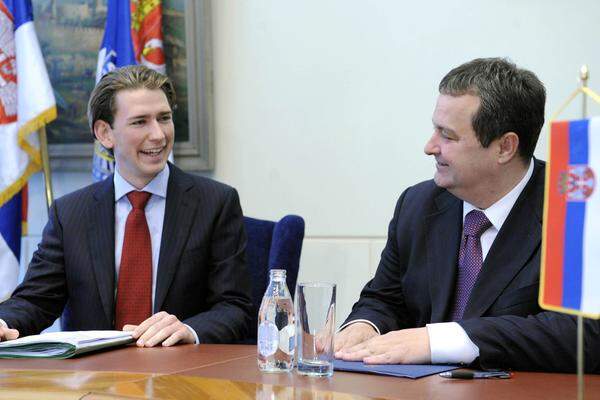 Vor zweieinhalb Jahren absolvierte Sebastian Kurz in seiner Funktion als Integrationsstaatssekretär seinen ersten Staatsbesuch in Serbien. Für Schmunzeln sorgte Innenminister Ivica Dacic, als er in seiner Begrüßung auf Kurz' Alter - der Staatssekretär war damals erst 24 - anspielte: "Es freut mich, dass es jemanden gibt, der jünger ist als ich."