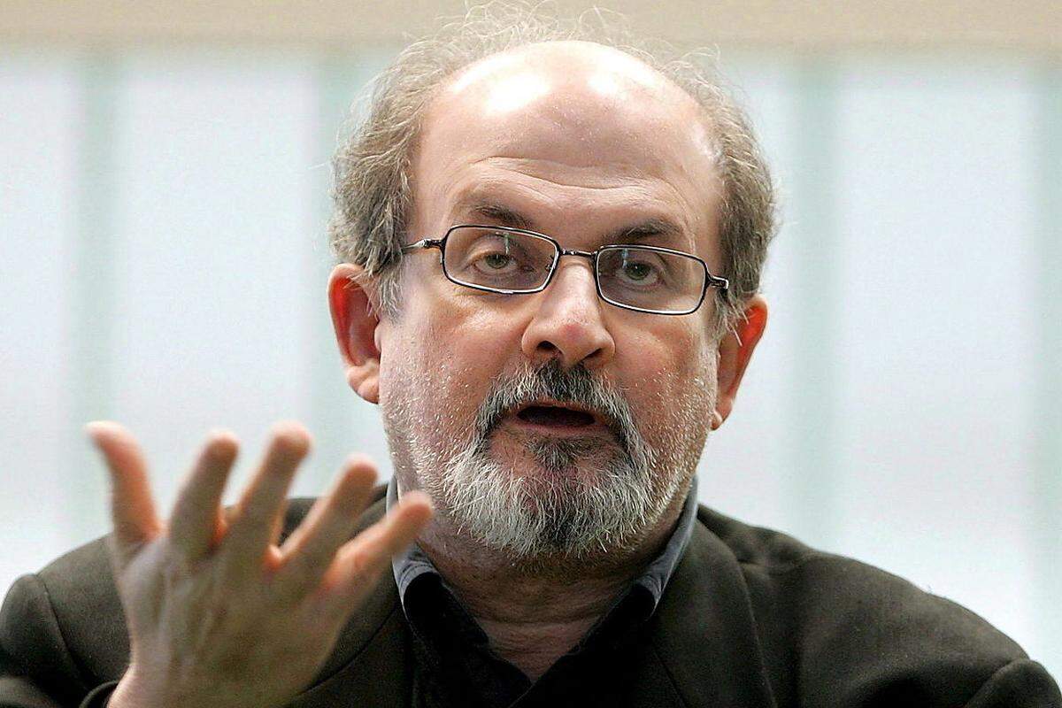 Vor 25 Jahren wurde über ihn vom damaligen iranischen Staatsoberhaupt Ayatollah Chomeini das Todesurteil ausgesprochen. Ein Kopfgeld wurde ausgesetzt und demjenigen, der Rushdie töte, wurde versprochen einst als Märtyrer zu sterben. Grund für die Todesdrohung war eine Traumpassage in Rushdies 1988 veröffentlichtem Roman "Die satanischen Verse", in der er auf den Propheten Mohammed anspielt und dessen Glaubwürdigkeit in Frage stellt.