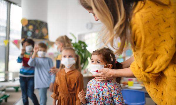 Strenger bezeichnet den Aufschrei um RSV-Infektionen bei Kindern großteils als „Panikmache“.