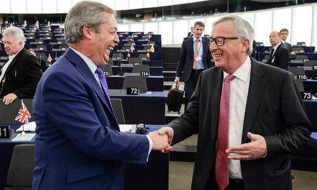 Zwei Brexit-Kontrahenten im EU-Parlament in Straßburg: Nigel Farage und Jean-Claude Juncker.