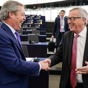Zwei Brexit-Kontrahenten im EU-Parlament in Straßburg: Nigel Farage und Jean-Claude Juncker.
