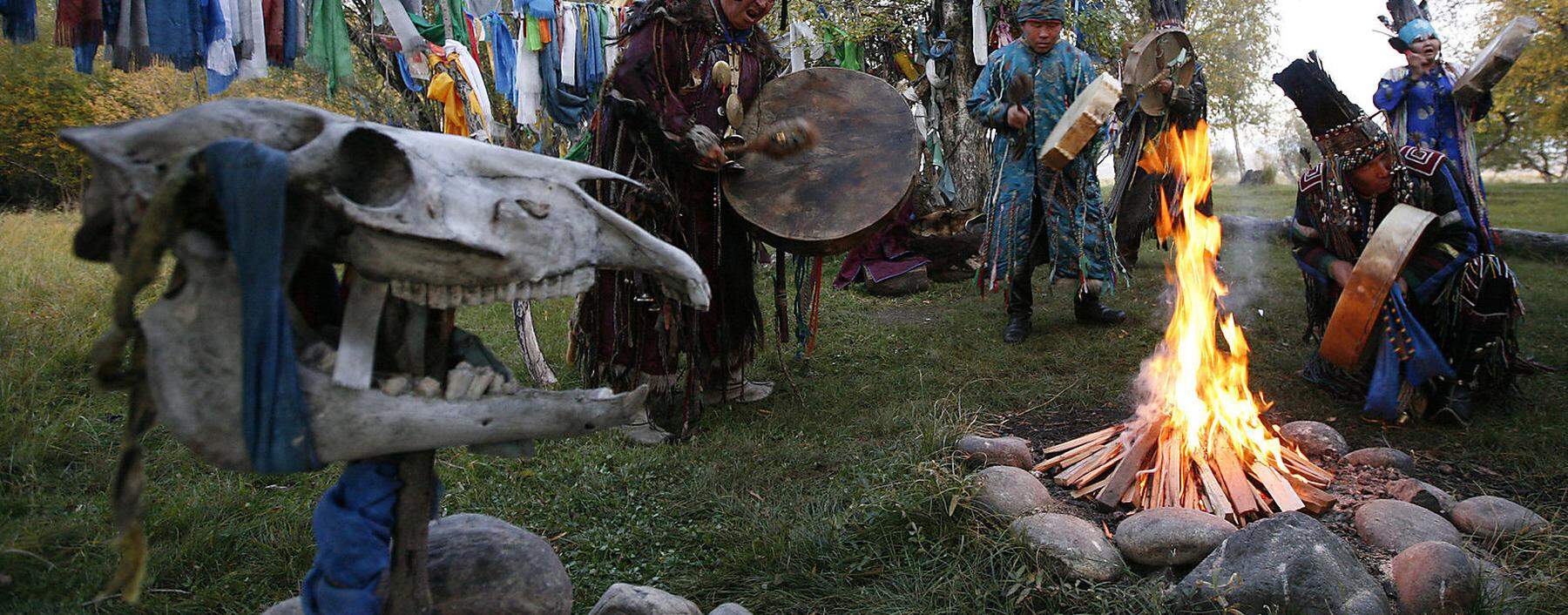 Ein Schamanen-Ritual in der Nähe von Kyzyl