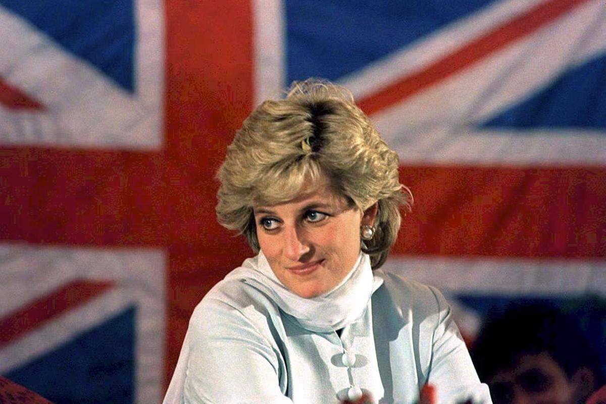 Am 31. August jährt sich der Todestag der "Prinzessin der Herzen". Auch 16 Jahre nach dem Tod von Prinzessin Diana lässt viele Menschen die schockierende Nachricht, die am 31. August 1997 um die Welt ging, nicht los. Ihre Anhängerschaft hat sie regelrecht zur Ikone stilisiert.
