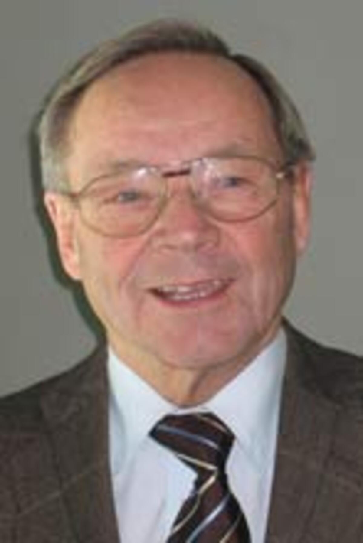 Der Vorstand der Bergbahnen AG Wagrain, Bertl Baumann, wurde von den 22Mitgliedsgesellschaften von Ski amadé zum neuen Präsidenten des größtenÖsterreichischen Skivergnügens gewählt. Er löst turnusmäßig Direktor WolfgangEgger ab.