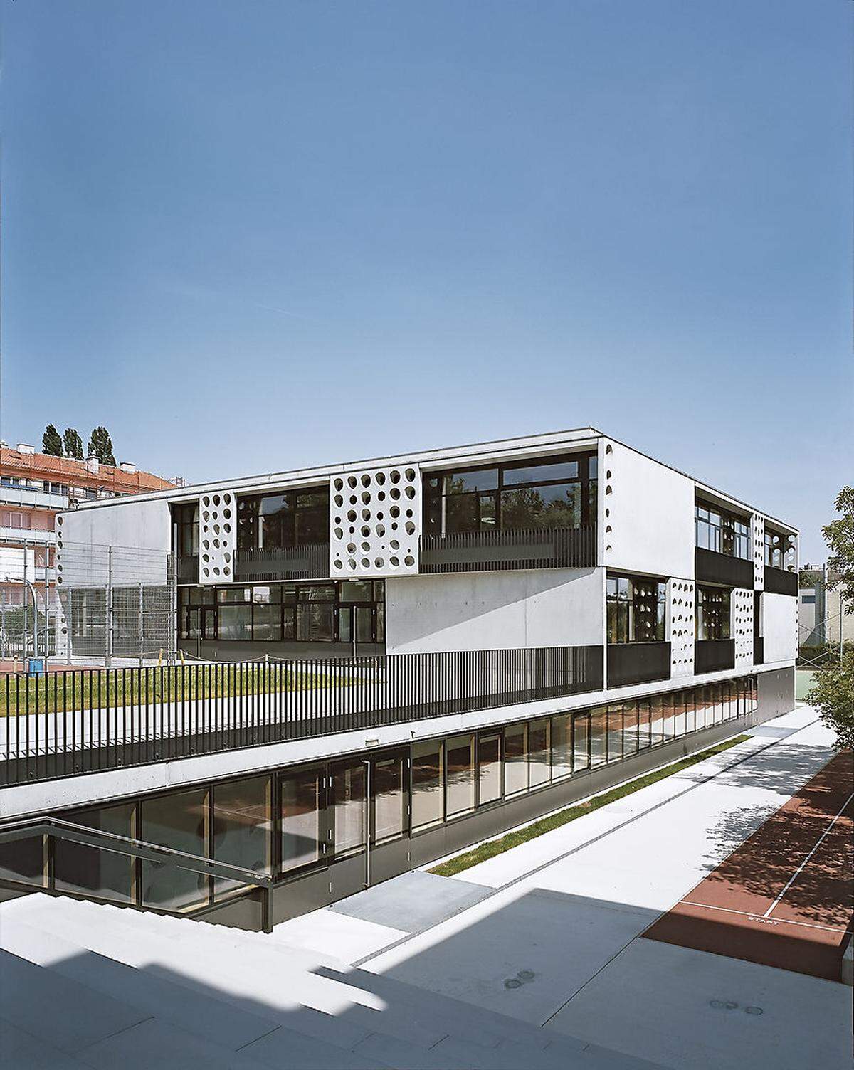 Wien möchte mit der Neulandschule Grinzing punkten. Der Verein Neulandschulsiedlung hat als Bauherr Eidenböck Architekten aus Wien mit der Realisierung beauftragt.