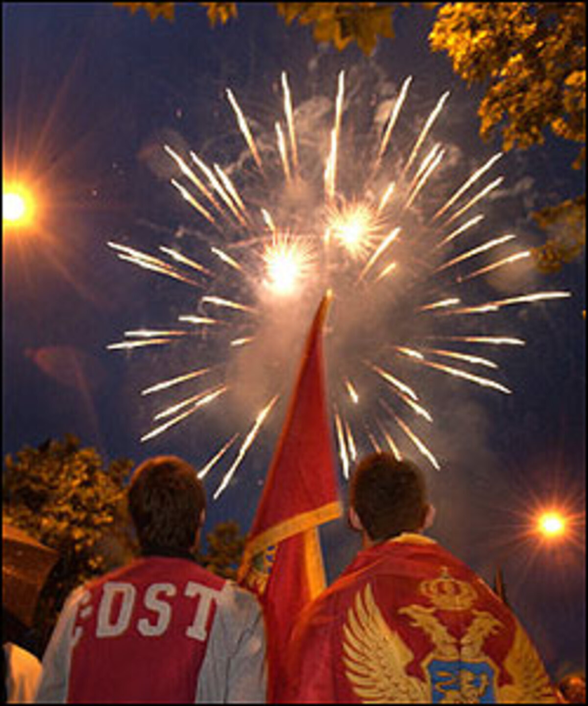 MAI11. Mai: In Wien beginnt ein dreitägiges Gipfeltreffen zwischen der EU sowie Lateinamerika und der Karibik, an dem Vertreter von rund 60 Staaten teilnehmen. Unter diesen sind auch Führungsfiguren der neuen lateinamerikanischen Linken wie Venezuelas Präsident Hugo Chavez und Evo Morales. 21. Mai: (BILD) Europa erhält einen neuen unabhängigen Staat. Die Bürger Montenegros stimmen bei einer Volksabstimmung für die Loslösung aus dem Staatenbund mit Serbien.