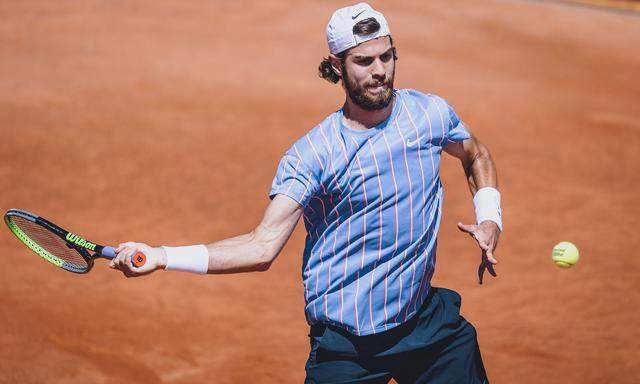 Karen Khachanov holte in Kitzbühel einen Sieg aus drei Spielen, sammelte aber wichtige Matchpraxis.