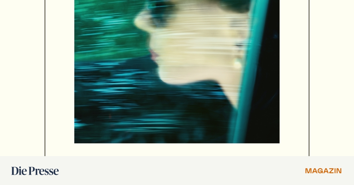 -Gr-ne-Welle-Immer-weiterfahren-in-ein-neues-Leben-premium-