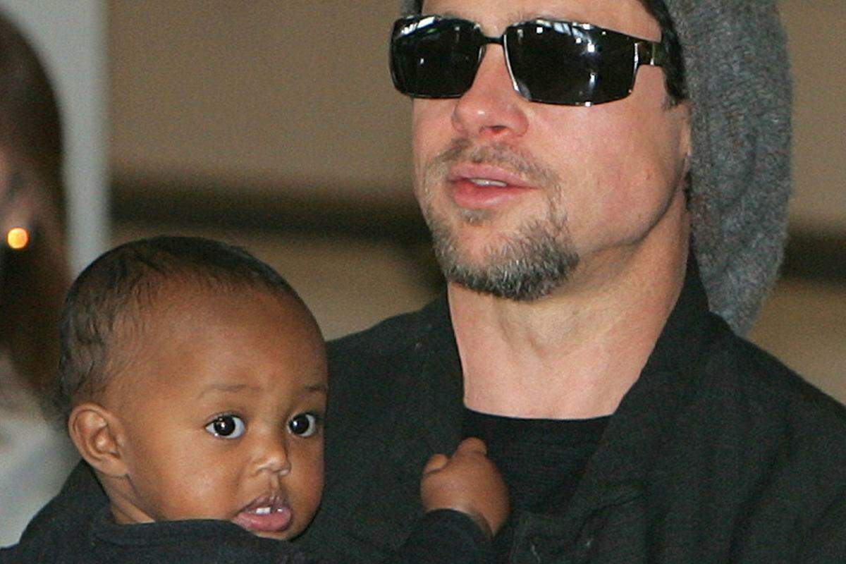 Jolies Tochter Zahara stammt aus Äthiopien. Als die Schauspielerin ihr erstes eigenes Baby mit Brad Pitt bekam, hatte sie also bereits Erfahrung als Mutter gesammelt.