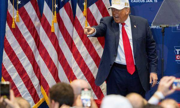 Ex-Präsient Donald Trump am Sonntag, en 14. Jänner bei seinem Auftritt in  Indianola, Iowa, am Vorabend der Vorwahle.