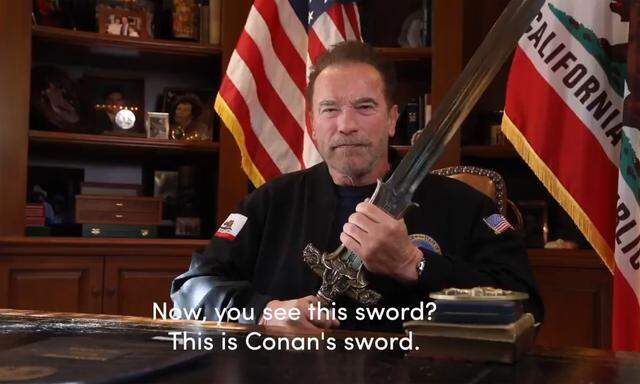 Arnold Schwarzenegger und das "Schwert des Conan".