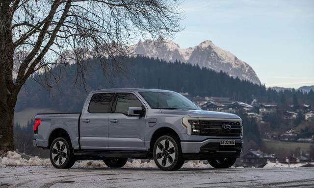 Amerikanisch – in jedem Sinn: der F-150 Lightning vor heimischer Kulisse in Tirol.