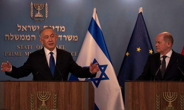 Benjamin Netanjahu mit Olaf Scholz in Jerusalem.  