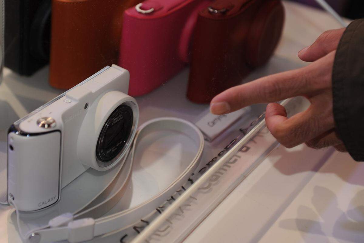 Kompaktkameras sind keine Seltenheit. Wenn aber ein Hersteller wie Samsung sie als "Revolution" anpreist, wird man kurzfristig hellhörig. Text und Bilder: Daniel Breuss