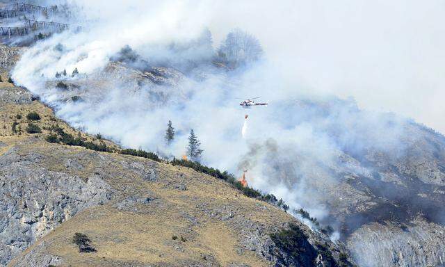 TIROL: WALDBRAND IN ABSAM