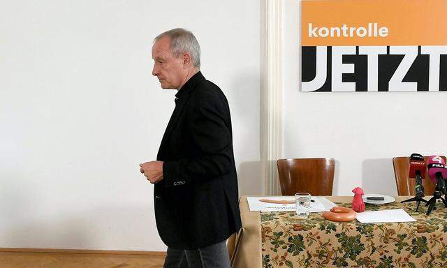 Peter Pilz auf der Wahlkampfbühne. Für die Liste Jetzt wird es schwer, wieder in den Nationalrat zu kommen.