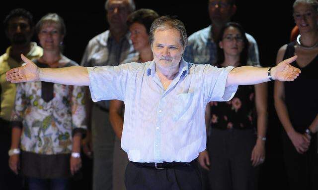 Peter Eötvös, 1944 in Rumänien geboren, hatte ein Händchen für publikumswirksame Effekte - hier 2008 bei den Salzburger Festspielen.