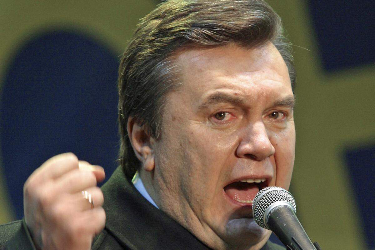 Janukowitschs Weg zur Macht verlief alles andere als geradlinig. Mit Rückendeckung Russlands sah sich der gelernte Mechaniker aus dem ostukrainischen Kohle- und Stahlrevier Donbass bereits 2004 als Präsident.