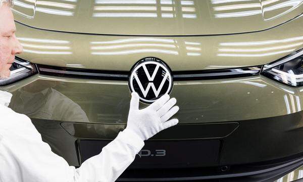 Drei Milliarden Euro sollen die Volumenmarken des Konzerns, darunter VW, einsparen.