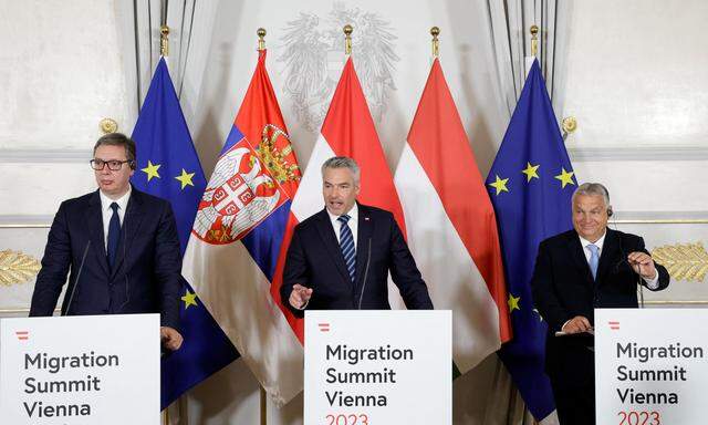Serbiens Präsident, Aleksandar Vučić, Österreichs Kanzler, Karl Nehammer, und Ungarns Premier, Viktor Orbán, in Wien. 