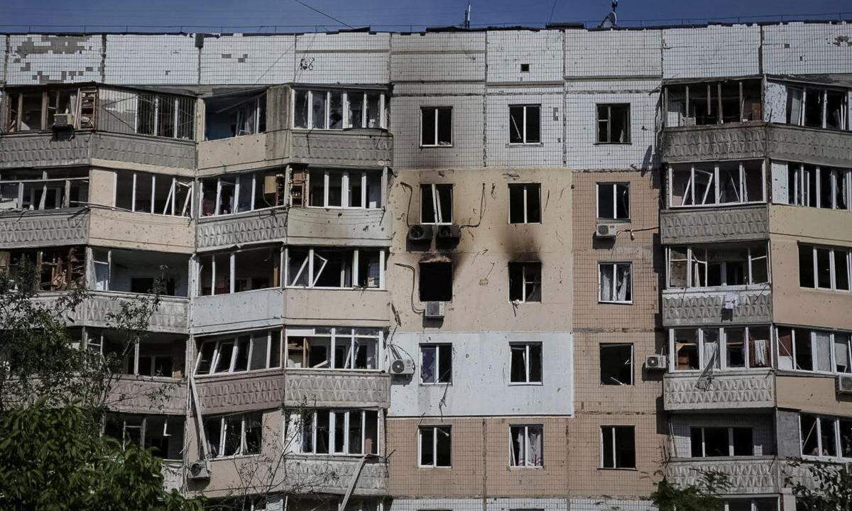 Dieses Wohnhaus wurde beim jüngsten russischen Drohnenangriff auf Odessa beschädigt.