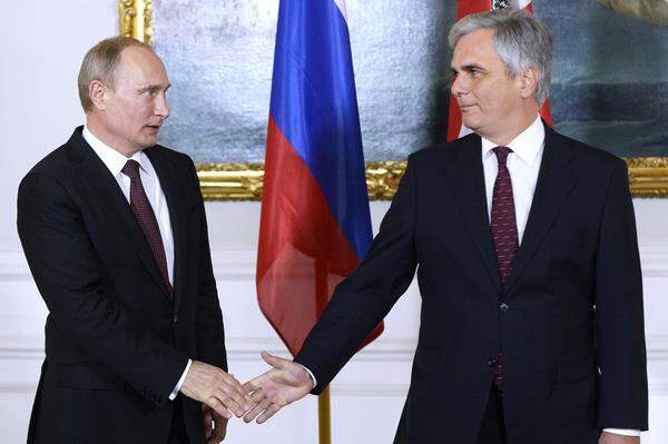 Auch mit Bundeskanzler Werner Faymann traf der russische Staatsgast im Bundeskanzleramt zusammen.