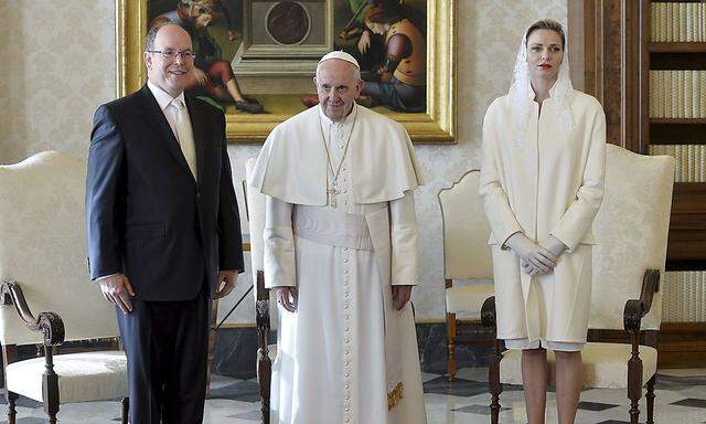 Prince Albert II von Monaco und Ehefrau Charlène bei einer Privataudienz mit Papst Franziskus.